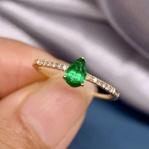 Genuine emerald ring/18k solid gold  pear cut emerald ring/dainty emerald ring/art deco ring/natural emerald ring/gift for mom