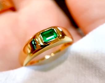 Retro Emerald Ring: 14k/18k Yellow Gold Bezel Engagement Stack