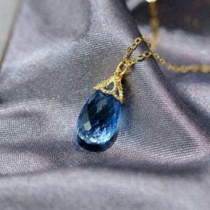 Collar único de topacio azul de Londres/colgante de topacio en forma de gota de agua en oro macizo de 18 k/colgante de topacio genuino/collar con colgante de topacio azul cielo/regalo para ella