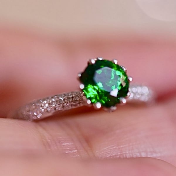 Natural Tsavorite garnet Ring/18k solid white gold Round cut Tsavorite ring/art deco engagement ring/green garnet ring/dainty garnet ring