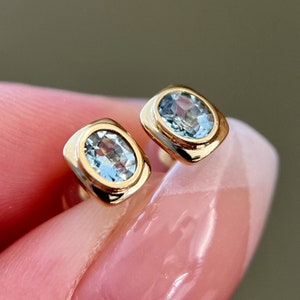 Unique Aquamarine stud earrings/oval cut Aquamarine stud earrings gold/gold aquamarine studearrings/minimalist gold aquamarine stud earrings