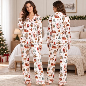 Set pigiama natalizio vintage in raso, abbigliamento da notte per le feste con Babbo Natale e renne, abbigliamento da casa per le feste a tema villaggio del Polo Nord, regalo di Natale accogliente