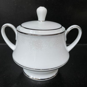 Sugar bowl Noritake 2883 MISTY. Contemporary Fine China.
