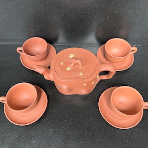 Authentic Handcrafted Yixing Zisha Clay Tea Set – 1 Teapot + 4 Cups & Saucers – Traditional Chinese Gongfu Tea Set