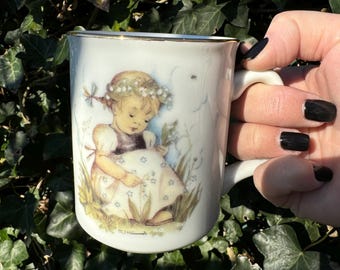 Reutter Porzellan Tasse M.J. Hummel Maiglöckchen. Deutschland.