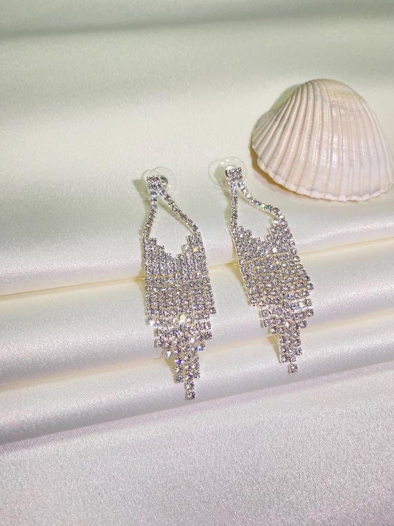 Orecchini Lunghi A Lampadario Con Nappe Di Strass: Eleganza Scintillante Per Sera - 3