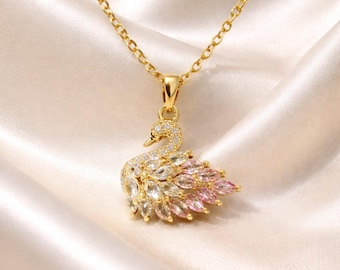 Collier Dainty Swan avec zircon rose : pendentif animal en acier plaqué or