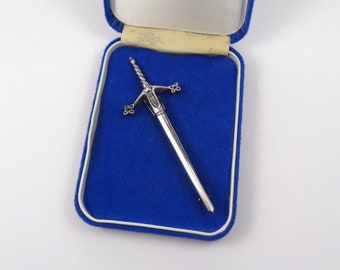 Vintage Hallmarked 1978 Plata de ley Sir William Wallace Escocés Claymore Espada Kilt Pin Broche