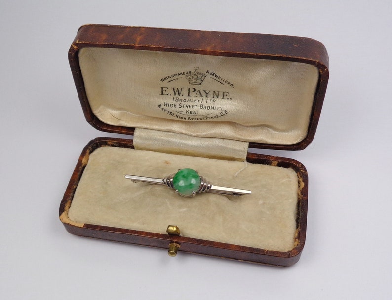 Antique Art Deco 9ct White Gold Moss-In-Snow Jade Burmese Jadite Bar Brooch Pin in vintage box. zdjęcie 1