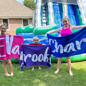 Toalla de playa personalizada Nombre personalizado Toalla de baño Toalla de piscina personalizada Toalla de playa con nombre fuera de cumpleaños Regalo de vacaciones toalla de picnic imagen 1