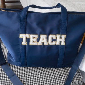 Bolsa de mano cosida con parches de letras universitarias con purpurina / Bolsa de viaje / Bolsa de viaje personalizada / Bolsa de lona de nailon