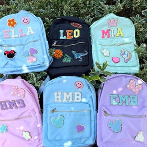 Sac à dos en nylon avec nom personnalisé, cartable personnalisé avec écusson en chenille, cadeau d'anniversaire pour enfants et tout-petits cousu dessus