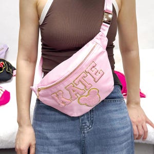Personalisierte Kinder Nylon Bauchtasche | Chenille Buchstaben Patch Bauchtasche | Individuelle Kinder Gürteltasche | Crossbody Patch Tasche aufgenäht
