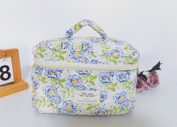 Simple Practical Flower Makeup Bag,make up bag or kosmetiktasche, Toiletry Bag, quilted makeup bag，trousse de toilette,Gifts for Christmas