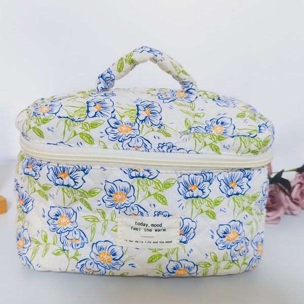 Simple Practical Flower Makeup Bag,make up bag or kosmetiktasche, Toiletry Bag, quilted makeup bag，trousse de toilette,Gifts for Christmas