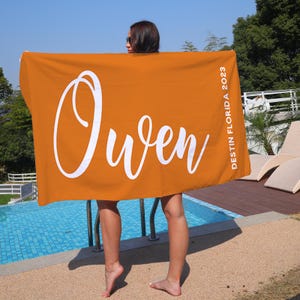 Asciugamano da spiaggia personalizzato, asciugamano da bagno con nome personalizzato, asciugamano da piscina personalizzato, asciugamano da spiaggia con nome all'esterno, regalo di compleanno per le vacanze, asciugamano da picnic