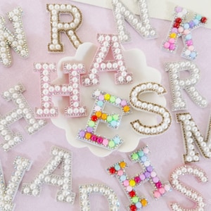 Remendos de letras de pérola branca e strass, remendo personalizado, remendos personalizados, letras para jaquetas jeans, remendos de letras de strass iridescentes