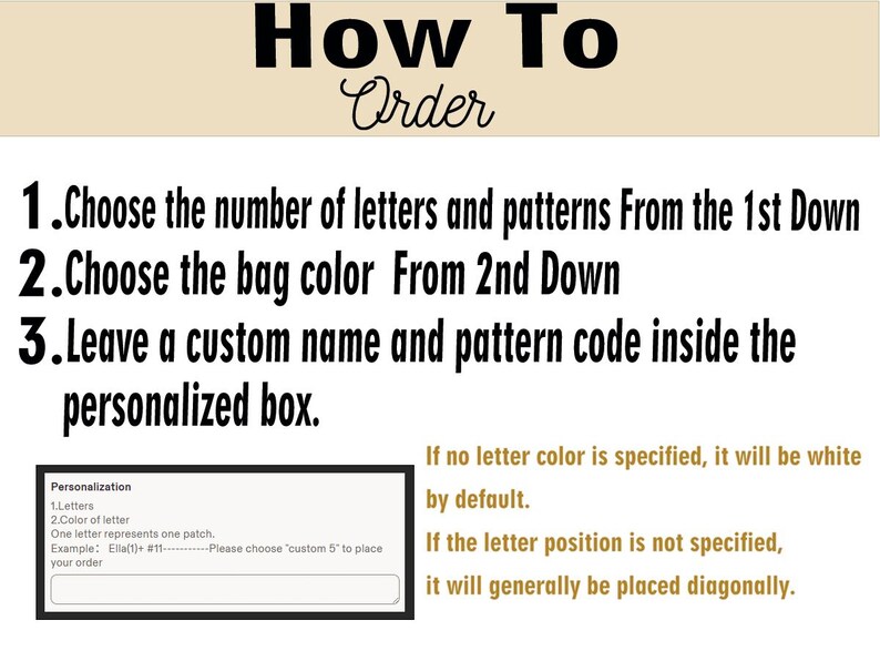 K&ouml;nnte beinhalten: Bild mit Anweisungen zur Bestellung eines personalisierten Artikels. Der Text lautet &bdquo;How To Order&ldquo; und listet Schritte auf: Buchstaben und Muster ausw&auml;hlen, Farbe der Tasche und individuellen Namen. Enth&auml;lt ein Personalisierungsbeispiel und Hinweise zu Buchstabenfarbe und -platzierung.