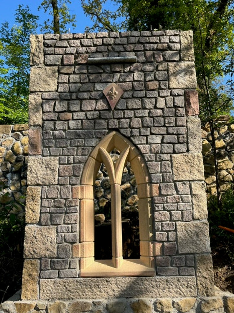 Gothic garden folly by www. wolfssteine.de