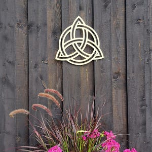 Celtic Trinity Knot Wood Decor: Irish Wall Art