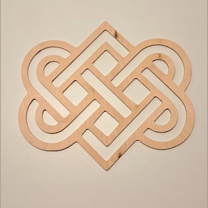 Celtic Heart Knot Decor: Handcrafted Plywood Wall Hanging