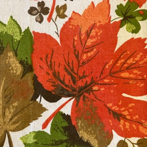 Lovely Vintage French Fall Themed Cotton Napkins / Leaf and Nuts motif / Thanksgiving Decor
