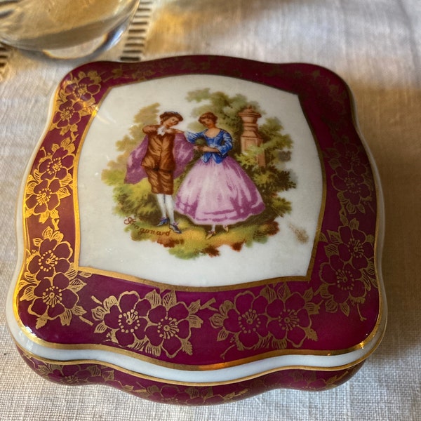 Lovely Limoges Decorative Porcelain Trinket Box / Vintage French Gout de Ville Dresser Boîte / Hand Painted / Signed Frogonard