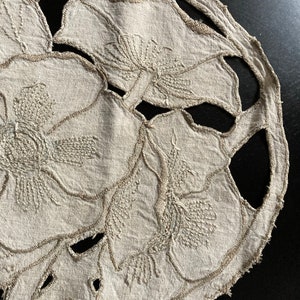 Broderie richelieu ancienne, France découpée / Echarpe de commode / Dentelle de lin / Point coupé image 9