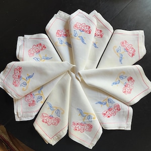 Lovely Set Vintage French Embroidered Linen Napkins / Flower Motif / Dinnerware/ Tableware