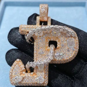 Pendentif initiale personnalisé en argent sterling or rose : breloque alphabet moissanite glacée
