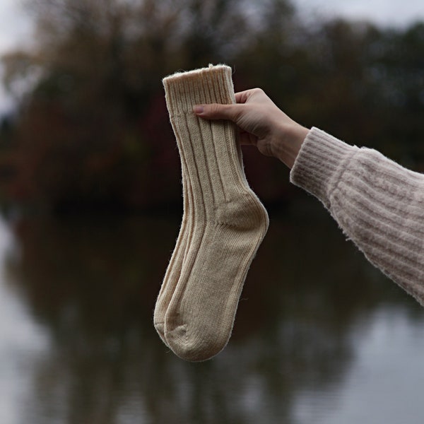 Handgestrickte Damensocken aus 100 % reiner Schurwolle | Echte handgestrickte Wollsocken | Nur natürliche Schafwolle