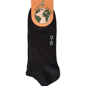 May include: Black ankle socks with a brown tag that says "39-42" and "100% Bio Baumwolle". The tag has a green plant and a globe on it.