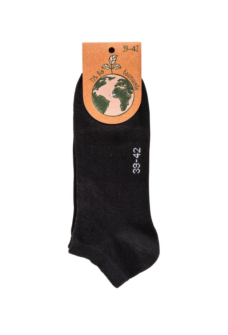 May include: Black ankle socks with a brown tag that says "39-42" and "100% Bio Baumwolle". The tag has a green plant and a globe on it.