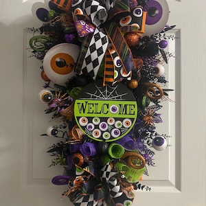 Halloween Swag, Front Door Wreath, Halloween Decor, Halloween Eyeball Decor