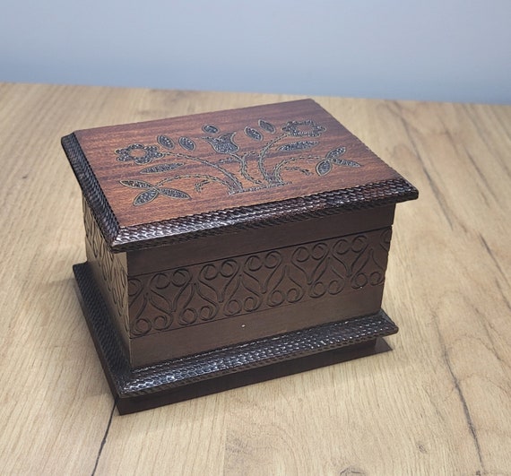 Vintage wooden jewelery box. Old hand-decorated w… - image 1