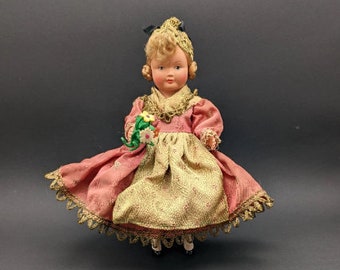 Tysk 'CELBA' celluloidkostymdocka, regional tysk traditionell kostymdocka, 23,5 cm/9 tum CELBA krönt sjöjungfrulogotyp.