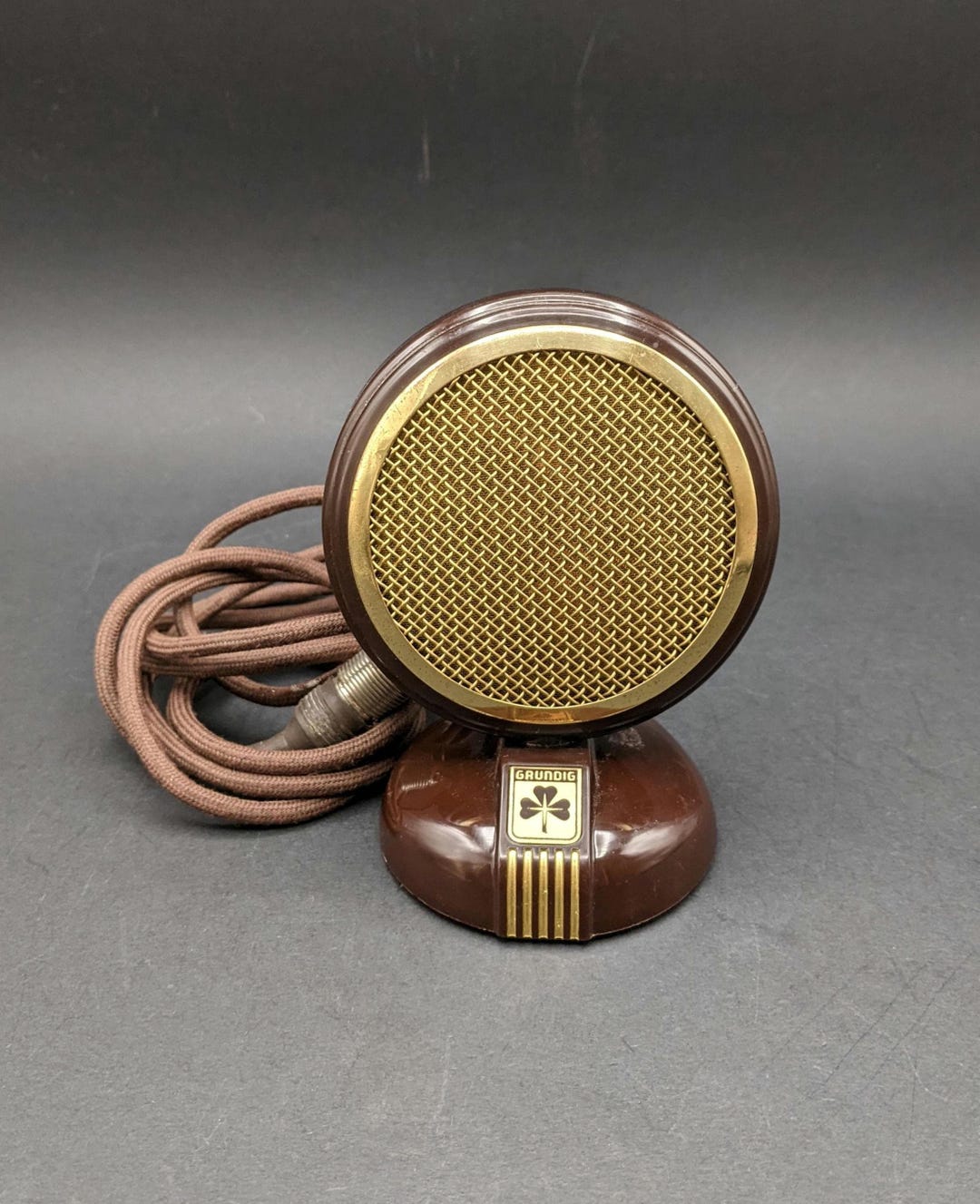 fermer de ancien microphone, établi avec génératif ai 21643872 Photo de
