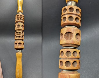 Rodillo de masaje de madera alemán antiguo, rodillo de masaje 'Punkt' para celulitis, herramientas de terapia alternativa de los años 1920 y 1930.