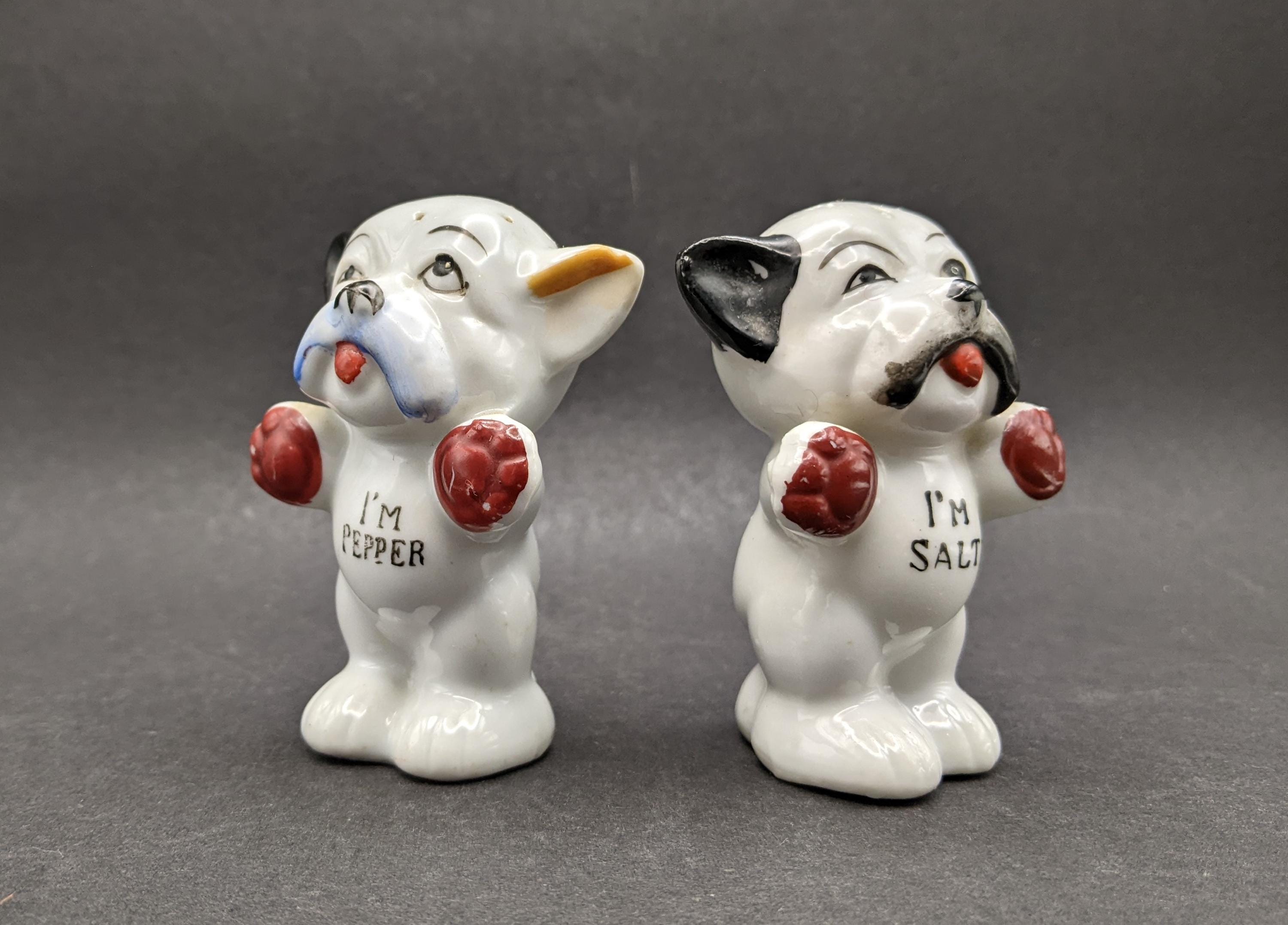 1950 年代の日本製 BONZO 犬用塩コショウ入れ、レトロな擬人化