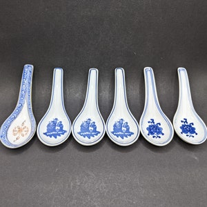 Chinese porseleinen rijstlepelcollectie x 6, vintage partij verschillende rijstpap/soeplepels met patroon gemaakt in China.