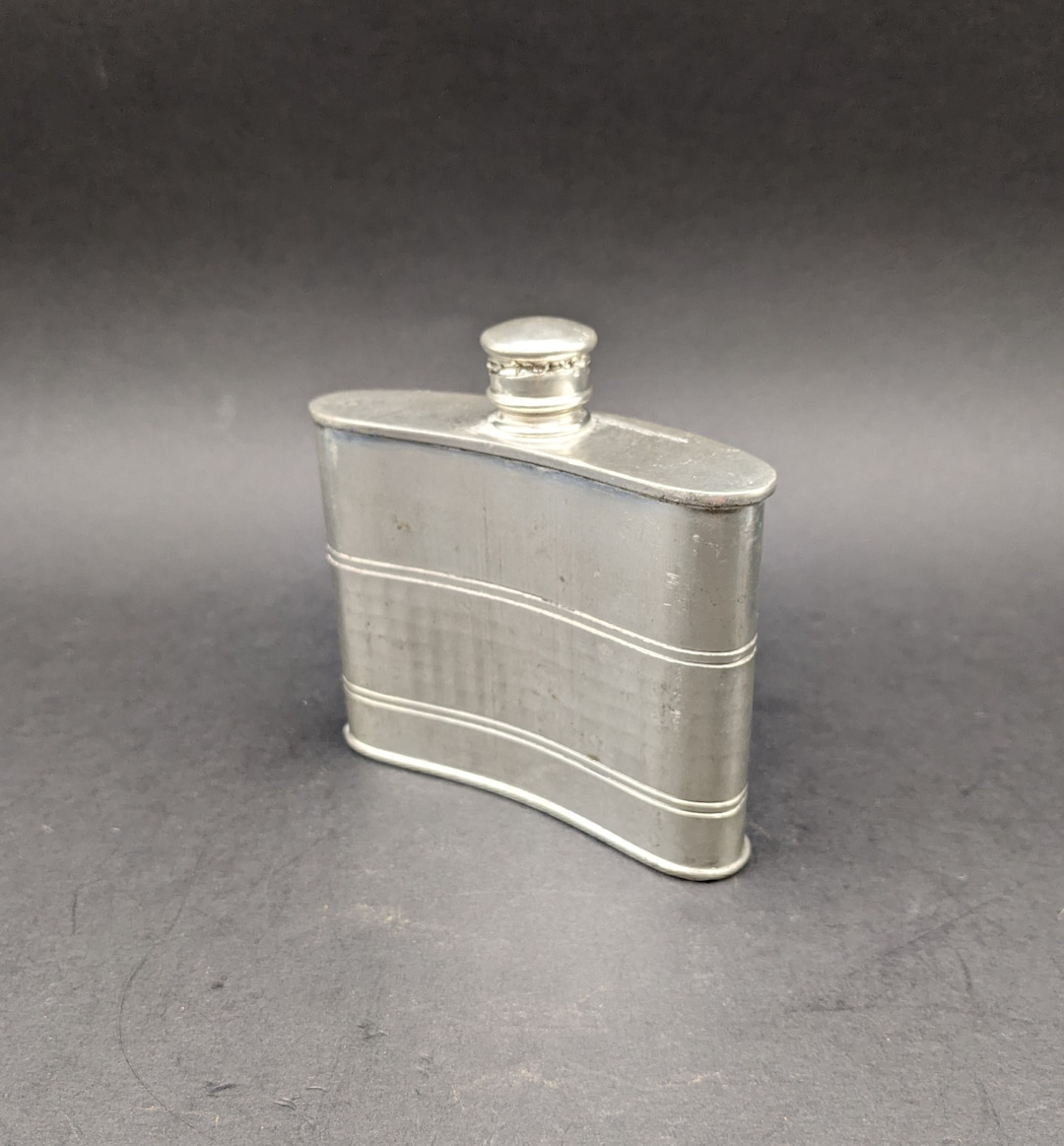 ★Eva　新品未使用スキットル　PEWTER HIP FLASK Amazon.com | English Pewter Company 6oz Traditional Plain