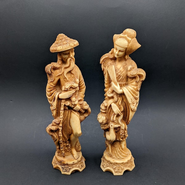 ビンテージのアジアの男性と女性の樹脂彫刻、凝った彫刻が施された樹脂の皇帝と皇后の置物、エレガントな中国のカップルの像。