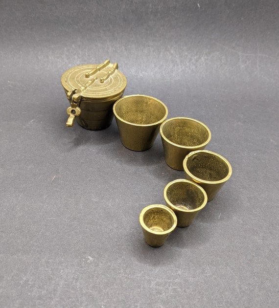 Set of Brass Weights for a scale (DEB) Set of Brass Weights for a scale (DEB)