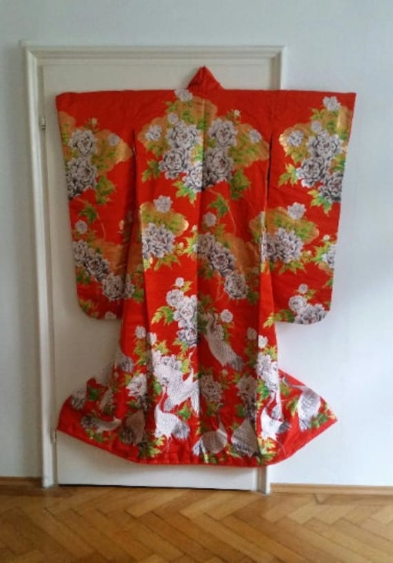 Vintage Japanese Wedding Kimono, 'Uchikake' Kimono, Ornate Embroidered Silk Kimono, Traditional Kimono Wall Art, Heavy Outer Wedding Kimono.
