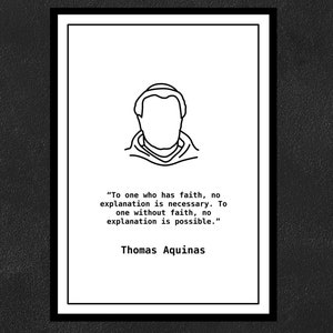 以下が含まれることがあります： 白黒の額入りプリントで、頭と肩の線画が特徴です。プリントには、トマス・アクィナスの引用が含まれています。「信仰を持つ者には、説明は必要ない。信仰を持たない者には、説明は不可能である。」