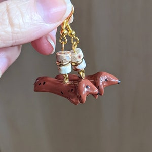 Kitsch dachshund earring, in fimo, azurite and resin image 3