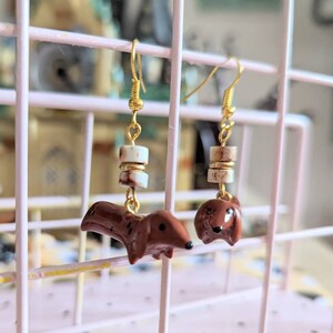 Kitsch dachshund earring, in fimo, azurite and resin image 2