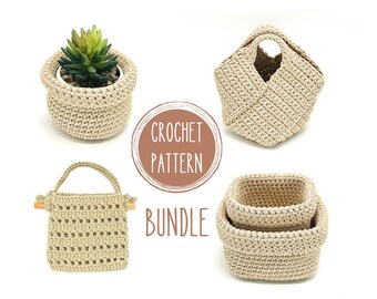 Puede incluir: Un conjunto de cuatro patrones de crochet para hacer diferentes tipos de cestas. Los patrones incluyen una cesta cuadrada, una cesta redonda, una bolsa de mano y una bolsa pequeña. Los patrones son todos de color beige y se hacen con un gancho de crochet.
