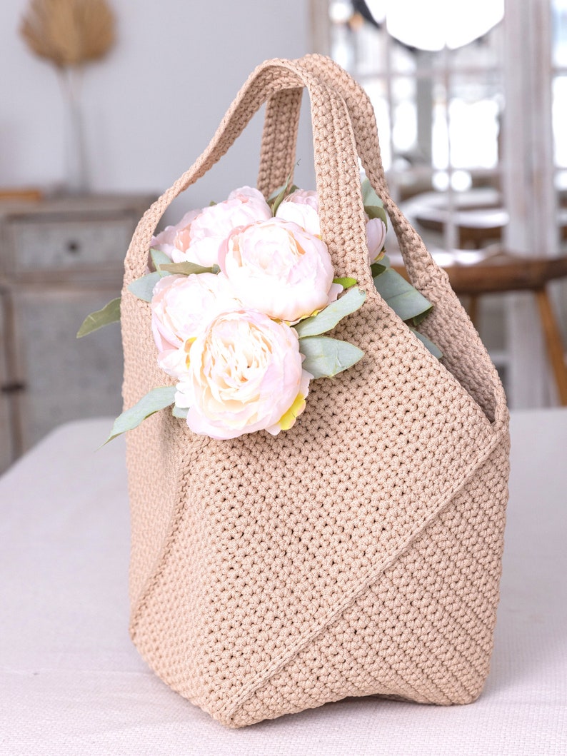 Boho-inspired windmill crochet bag pattern, perfect gift for crafters