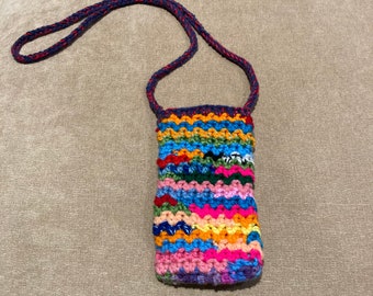 Pochette pour téléphone portable crochetée à la main